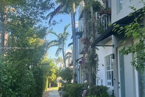 Townhouse in Oakland Park, Florida 2 bedrooms, 113.81 sq.m. № 1926480 - photo 8