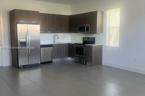 Townhouse in Oakland Park, Florida 2 bedrooms, 113.81 sq.m. № 1926480 - photo 3