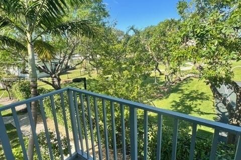 Townhouse in Oakland Park, Florida 2 bedrooms, 113.81 sq.m. № 1926480 - photo 10