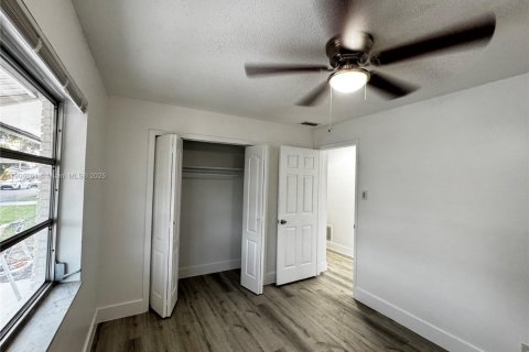 Villa ou maison à louer à Tamarac, Floride: 2 chambres, 98.66 m2 № 1964303 - photo 10