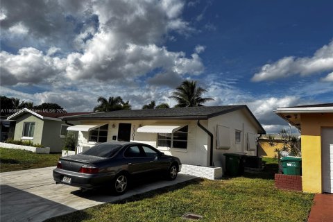 Villa ou maison à louer à Tamarac, Floride: 2 chambres, 98.66 m2 № 1964303 - photo 23