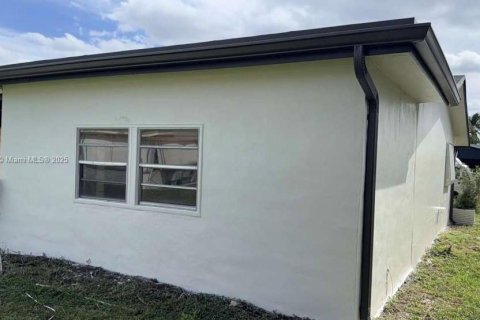 Villa ou maison à louer à Tamarac, Floride: 2 chambres, 98.66 m2 № 1964303 - photo 3