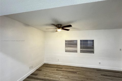 Villa ou maison à louer à Tamarac, Floride: 2 chambres, 98.66 m2 № 1964303 - photo 15