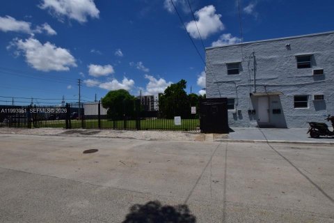 Commercial property in Miami, Florida № 2055679 - photo 6