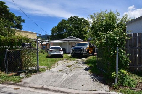 Commercial property in Miami, Florida № 2055679 - photo 7