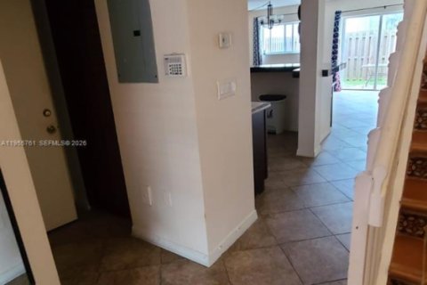 Снять в аренду таунхаус в Майами, Флорида 3 спальни, 126.35м2, № 2009816 - фото 10