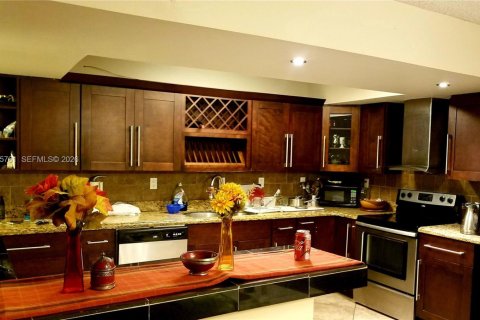 Снять в аренду таунхаус в Майами, Флорида 3 спальни, 126.35м2, № 2009816 - фото 12