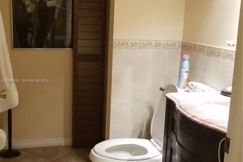 Снять в аренду таунхаус в Майами, Флорида 3 спальни, 126.35м2, № 2009816 - фото 9