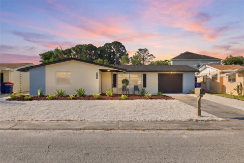 Villa ou maison à Holiday, Floride 3 chambres, 97.36 m2 № 2313344