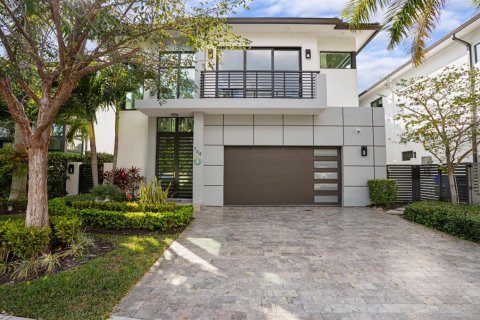 House in Delray Beach, Florida 4 bedrooms, 290.41 sq.m. № 2087452