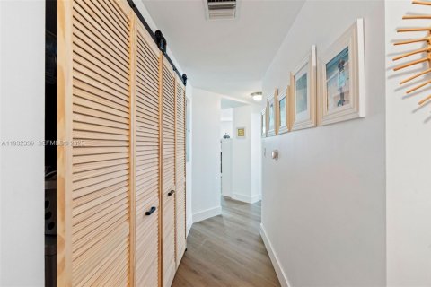 Купить кондоминиум в Майами, Флорида 2 спальни, 107.3м2, № 1993146 - фото 15