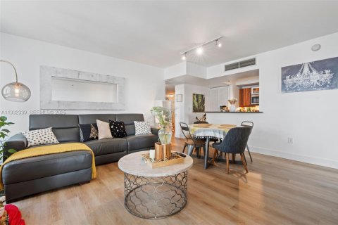 Купить кондоминиум в Майами, Флорида 2 спальни, 107.3м2, № 1993146 - фото 2