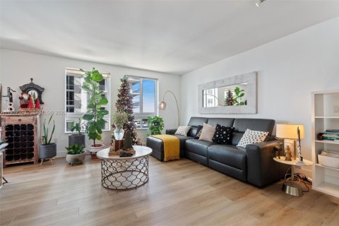 Кондоминиум с 2 спальнями в Майами, Флорида № 1993146