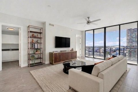Condo in Saint Petersburg, Florida, 2 bedrooms № 2237658 - photo 19