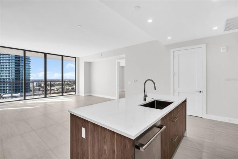 Condo in Saint Petersburg, Florida, 2 bedrooms № 2237658 - photo 5