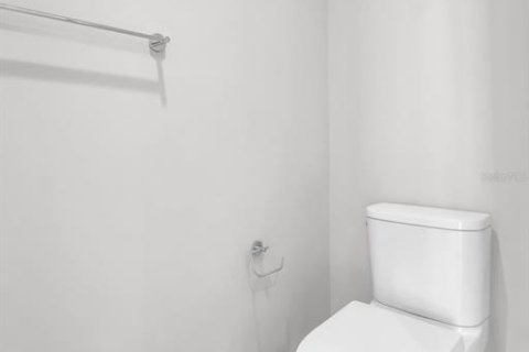 Condo in Saint Petersburg, Florida, 2 bedrooms № 2237658 - photo 25