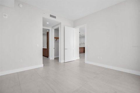Condo in Saint Petersburg, Florida, 2 bedrooms № 2237658 - photo 27