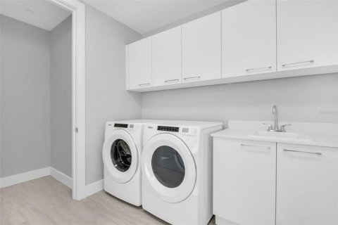 Condo in Saint Petersburg, Florida, 2 bedrooms № 2237658 - photo 4