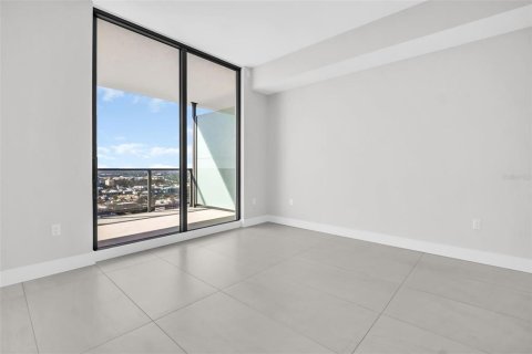 Condo in Saint Petersburg, Florida, 2 bedrooms № 2237658 - photo 15