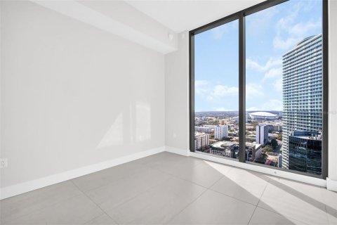 Condo in Saint Petersburg, Florida, 2 bedrooms № 2237658 - photo 16