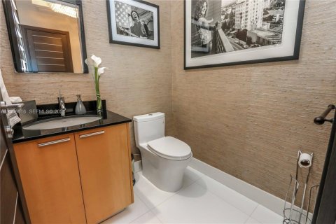 Condo in Sunny Isles Beach, Florida, 3 bedrooms № 2090973 - photo 27