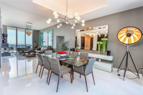 Condo in Sunny Isles Beach, Florida, 3 bedrooms № 2090973 - photo 16