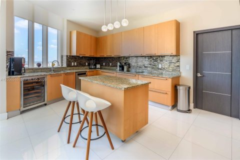 Condo in Sunny Isles Beach, Florida, 3 bedrooms № 2090973 - photo 18