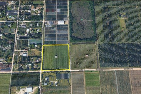 Commercial property in Homestead, Florida № 2053300