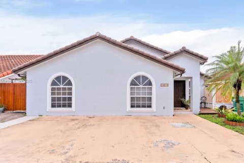 Casa en alquiler en Miami, Florida, 3 dormitorios, 223.89 m2 № 1923247 - foto 2