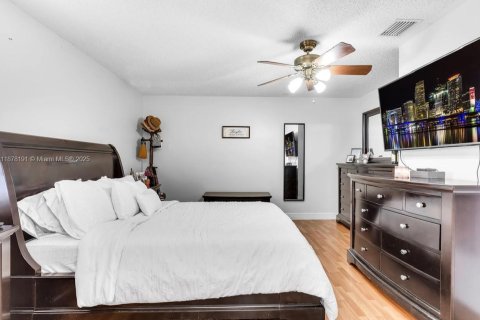 Casa en alquiler en Miami, Florida, 3 dormitorios, 223.89 m2 № 1923247 - foto 12