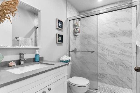 Casa en alquiler en Miami, Florida, 3 dormitorios, 223.89 m2 № 1923247 - foto 17