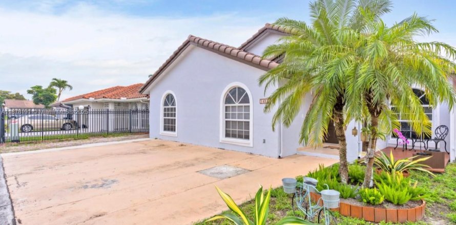 Casa en Miami, Florida 3 dormitorios, 223.89 m2 № 1923247