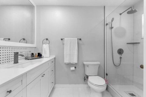 Casa en alquiler en Miami, Florida, 3 dormitorios, 223.89 m2 № 1923247 - foto 14