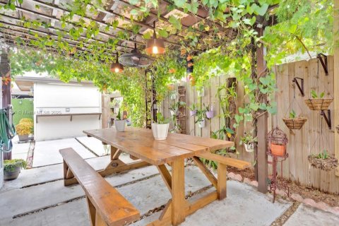 Casa en alquiler en Miami, Florida, 3 dormitorios, 223.89 m2 № 1923247 - foto 25