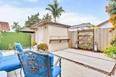 Casa en alquiler en Miami, Florida, 3 dormitorios, 223.89 m2 № 1923247 - foto 24