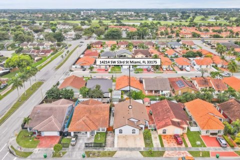 Casa en alquiler en Miami, Florida, 3 dormitorios, 223.89 m2 № 1923247 - foto 4