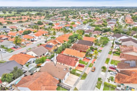 Casa en alquiler en Miami, Florida, 3 dormitorios, 223.89 m2 № 1923247 - foto 5