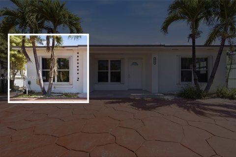 House in Miami, Florida 1 bedroom № 2038435 - photo 2