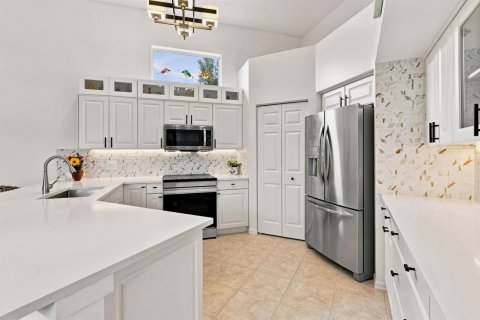 House in Port St. Lucie, Florida 3 bedrooms, 207.26 sq.m. № 2351096 - photo 29