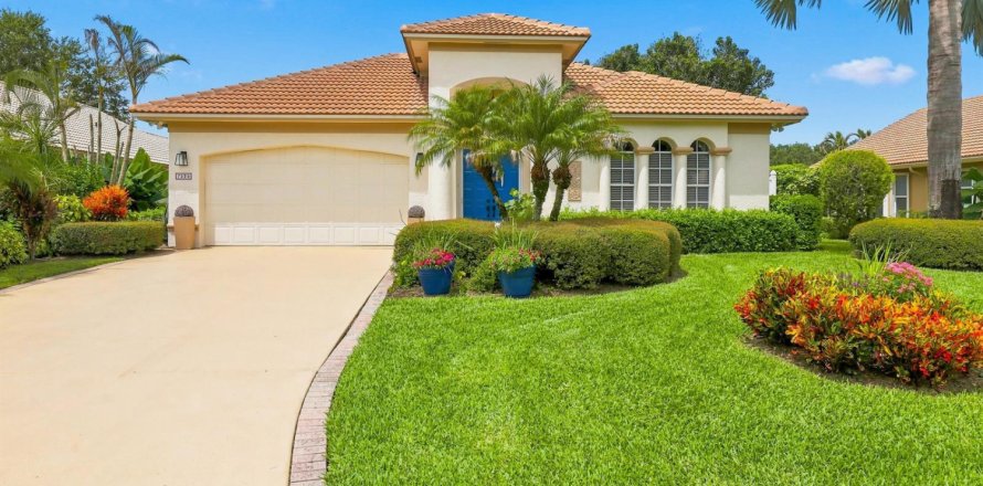 House in Port St. Lucie, Florida 3 bedrooms, 207.26 sq.m. № 2351096