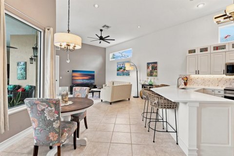 House in Port St. Lucie, Florida 3 bedrooms, 207.26 sq.m. № 2351096 - photo 23