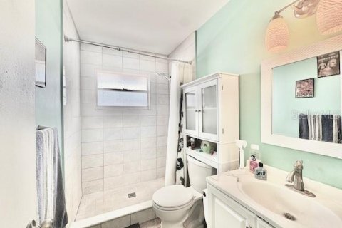 Condo in Saint Petersburg, Florida, 2 bedrooms  № 1653683 - photo 14