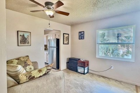 Condo in Saint Petersburg, Florida, 2 bedrooms  № 1653683 - photo 8