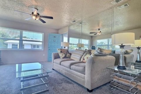 Condo in Saint Petersburg, Florida, 2 bedrooms  № 1653683 - photo 7