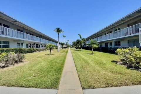 Condo in Saint Petersburg, Florida, 2 bedrooms  № 1653683 - photo 3