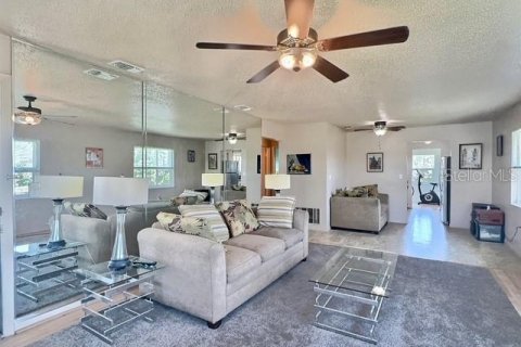 Condo in Saint Petersburg, Florida, 2 bedrooms  № 1653683 - photo 6