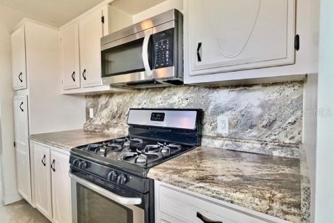 Condo in Saint Petersburg, Florida, 2 bedrooms  № 1653683 - photo 9
