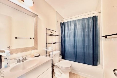 Condo in Saint Petersburg, Florida, 2 bedrooms  № 1653683 - photo 17