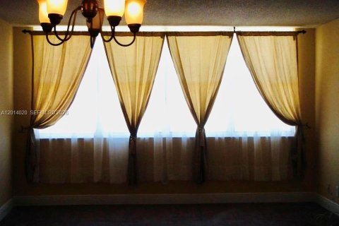 Condo in Miami, Florida, 2 bedrooms  № 2076161 - photo 4