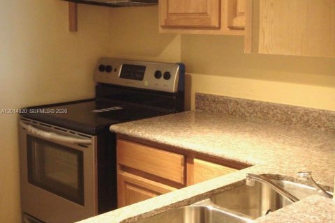 Condo in Miami, Florida, 2 bedrooms  № 2076161 - photo 2